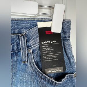 NWT Levi’s Baggy Daddy Jean by Aritzia - In the middle w/ Dmg Denim Jeans